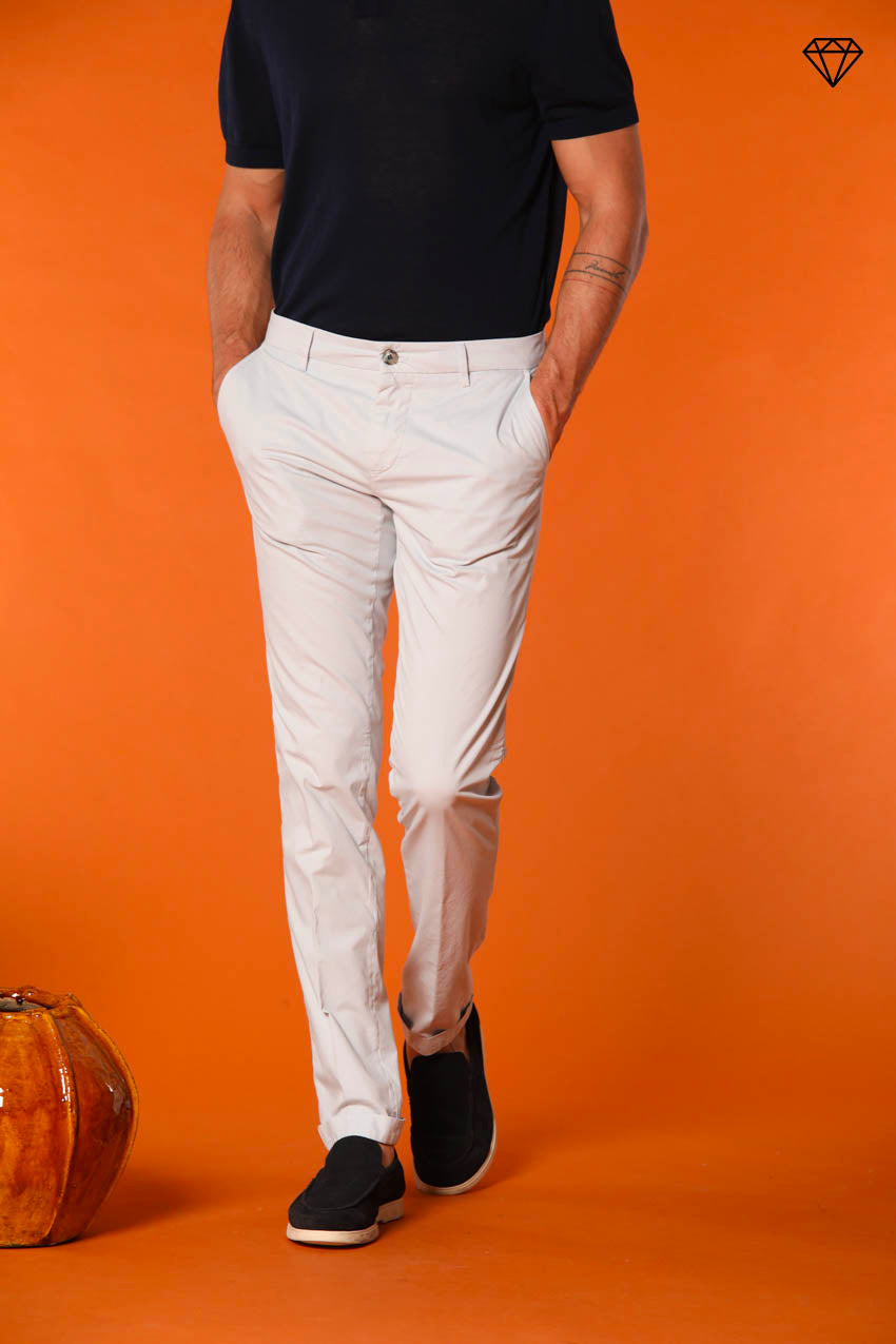 Milano pantalone chino uomo in cotone pima extra slim fit ①