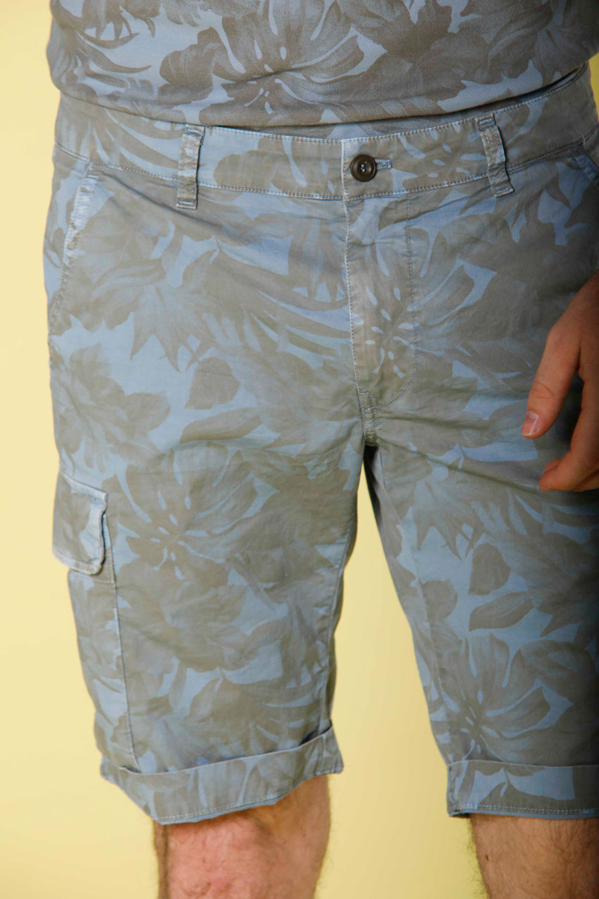 Bild 2 von chilenischen Cargo-Bermudashorts für Herren aus Baumwolle mit Blumenmuster in himmlisch von Mason's