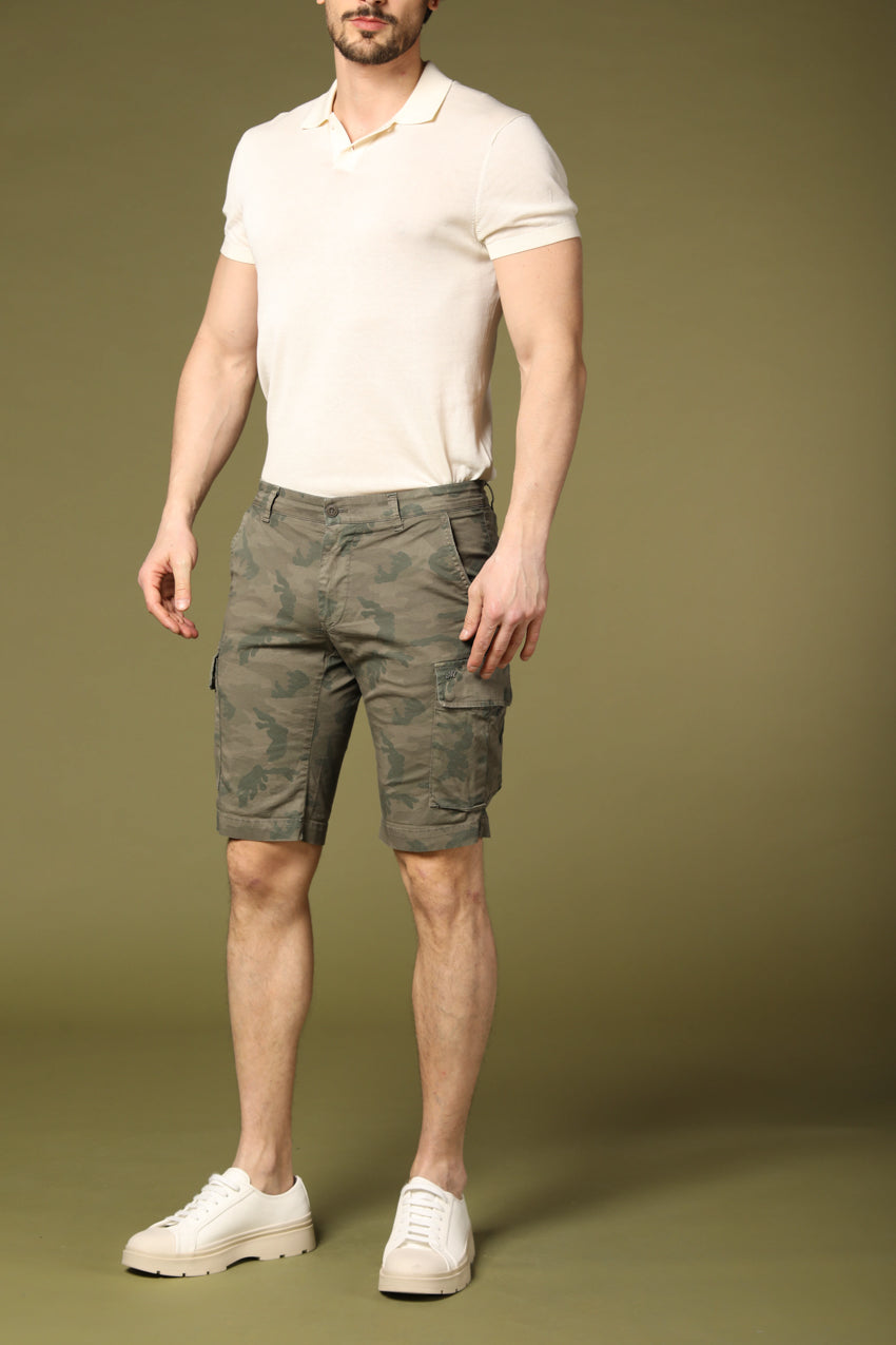 immagine 2 di bermuda cargo uomo modello Chile pattern camouflage colore verde slim fit di Mason's