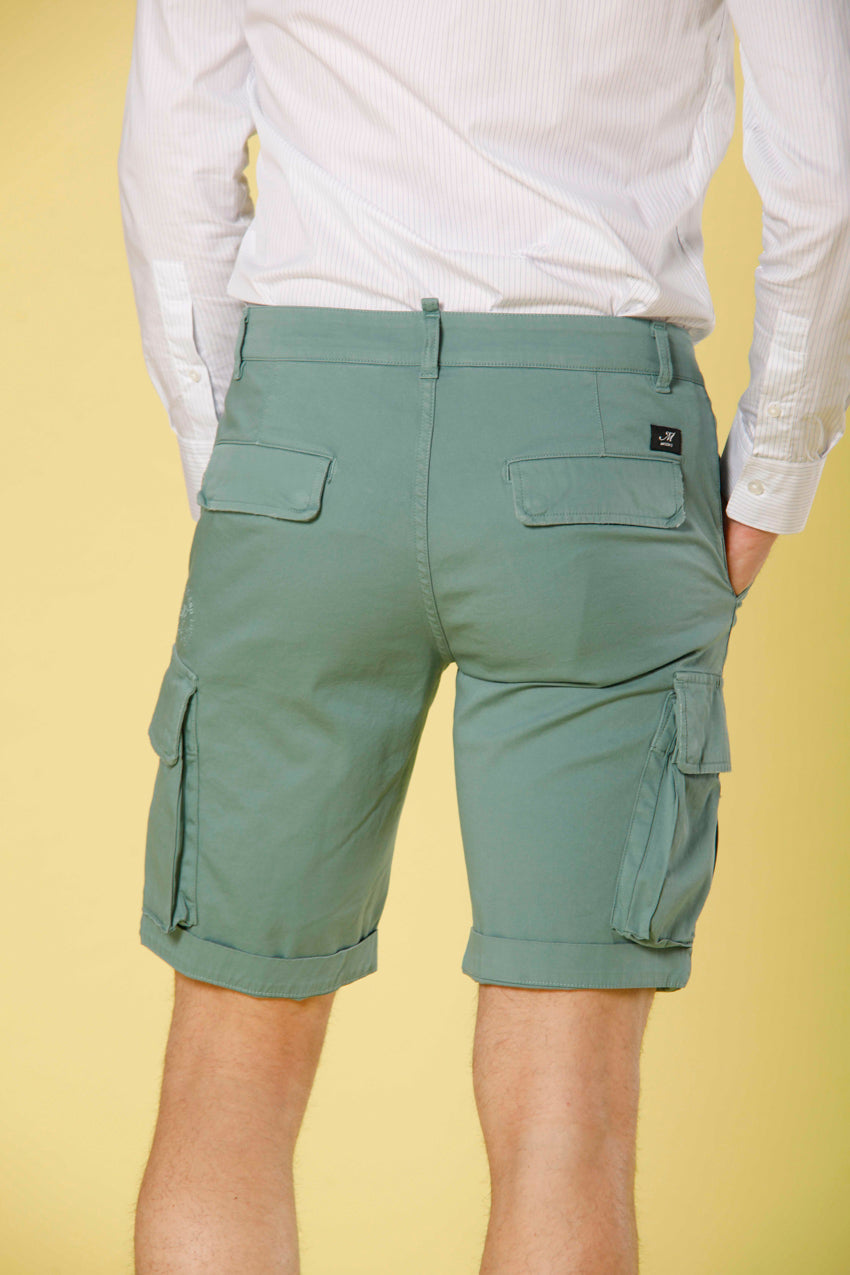 Immagine 5 di bermuda cargo uomo modello chile in raso stretch colore verde menta di Mason's