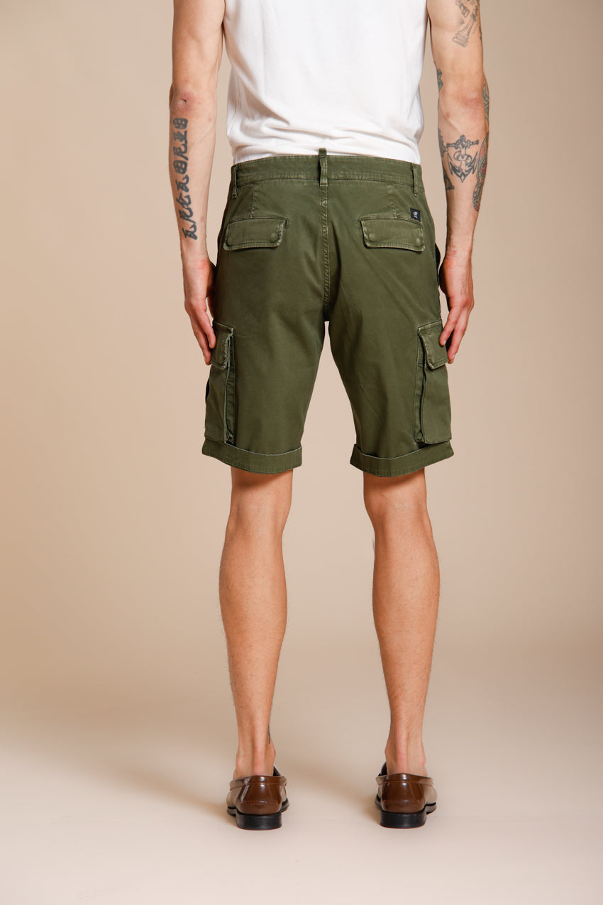 Chile bermuda cargo hombre en satén stretch slim fit ①