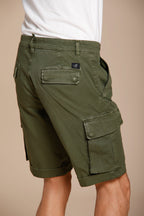 Chile bermuda cargo hombre en satén stretch slim fit ①