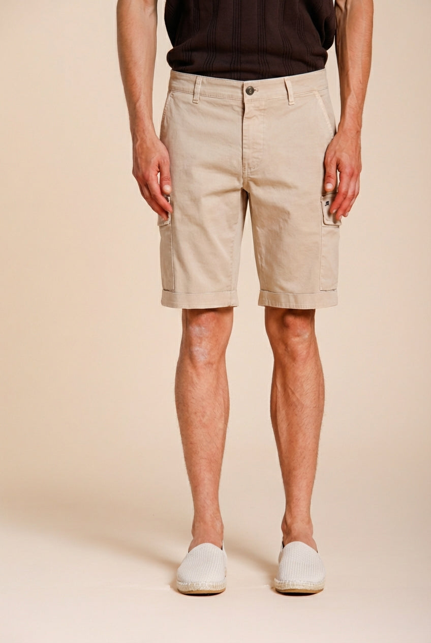 Chile bermuda cargo hombre en satén stretch slim fit ①