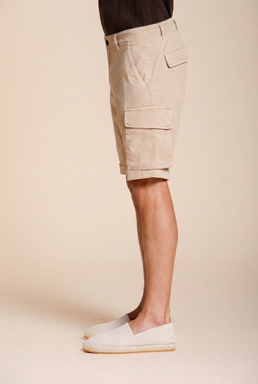 Chile bermuda cargo hombre en satén stretch slim fit ①