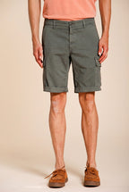 Chile bermuda cargo hombre en satén stretch slim fit ①