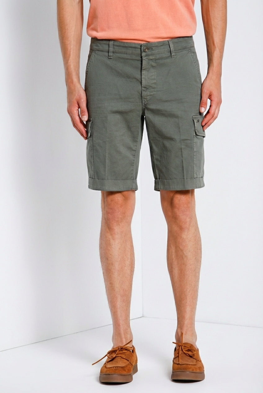 Chile bermuda cargo hombre en satén stretch slim fit ①