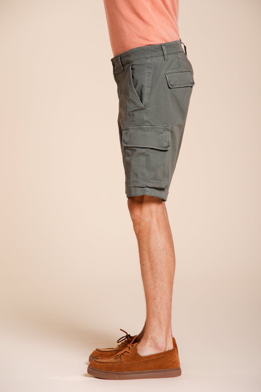 Chile bermuda cargo hombre en satén stretch slim fit ①