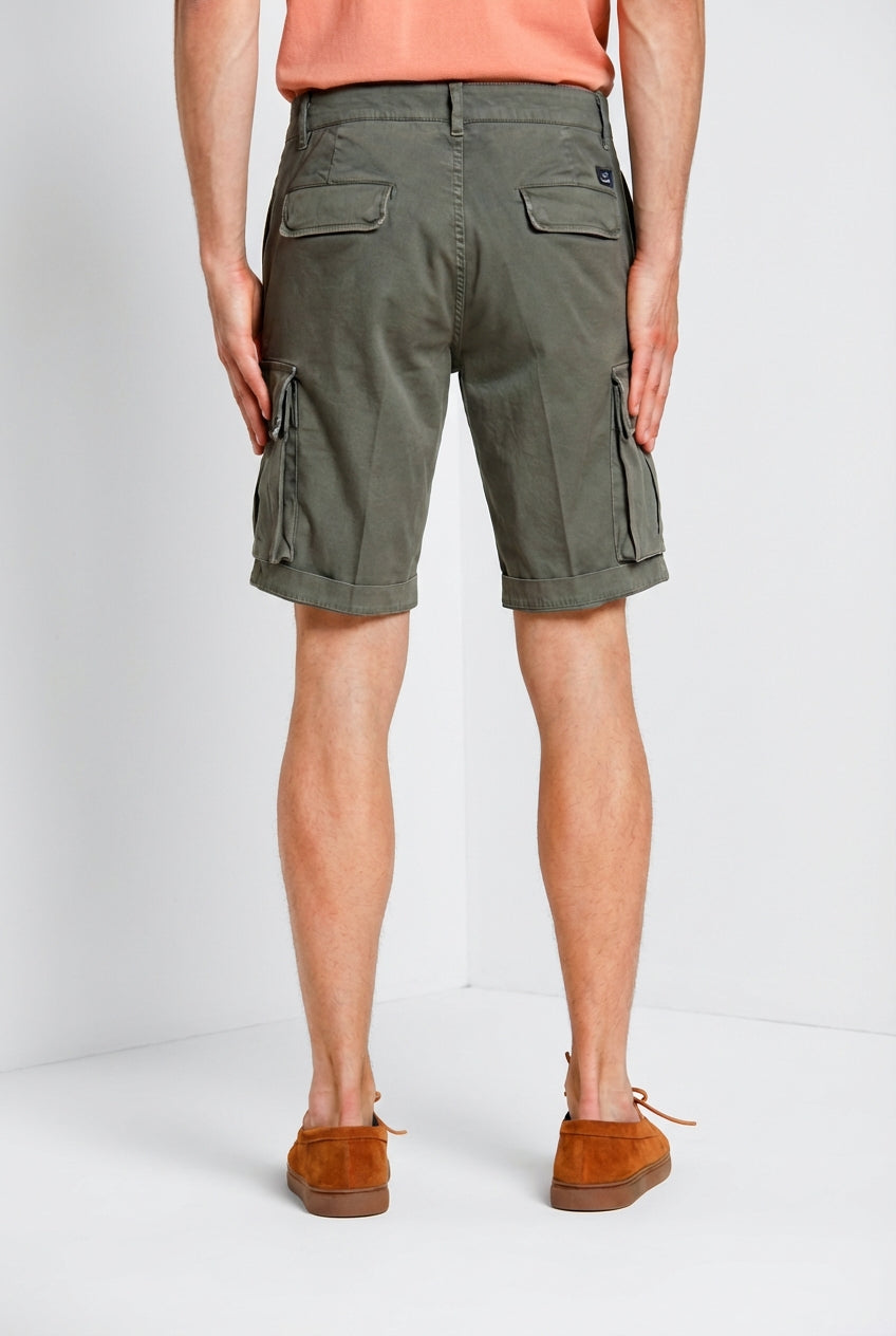 Chile bermuda cargo hombre en satén stretch slim fit ①
