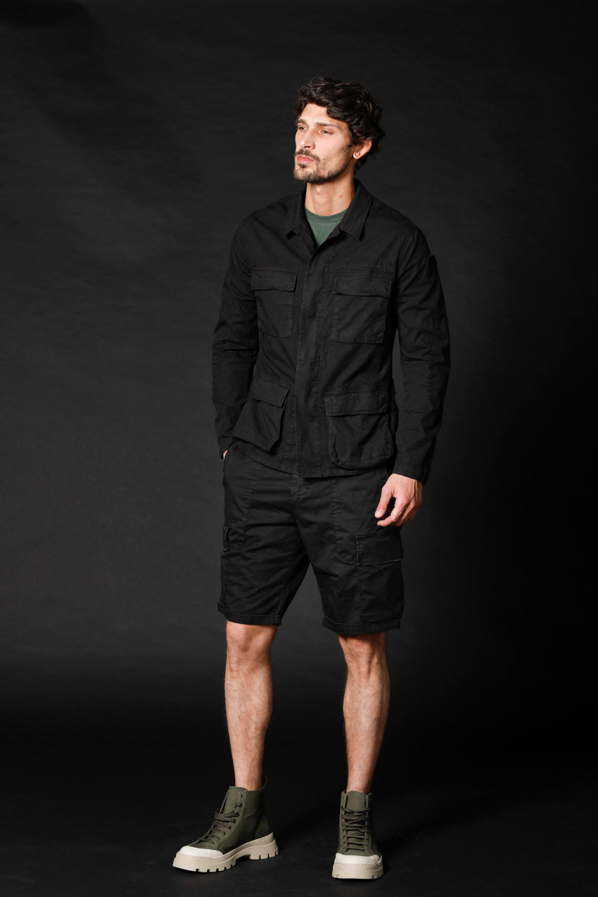 Immagine 2 di bermuda cargo uomo modello Havana limited edition in cotone colore nero di Mason's