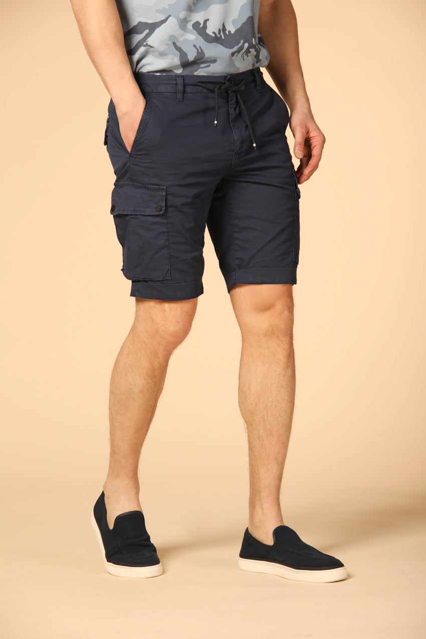 Image 3 of men's cargo Bermuda shorts, Chile Athleisure model, in blue navy , carrot fit by Mason's