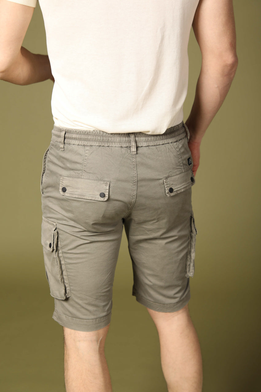 Image 4 de bermudas cargo homme, modèle Chile Athleisure, couleur vert militaire, coupe carotte de Mason's