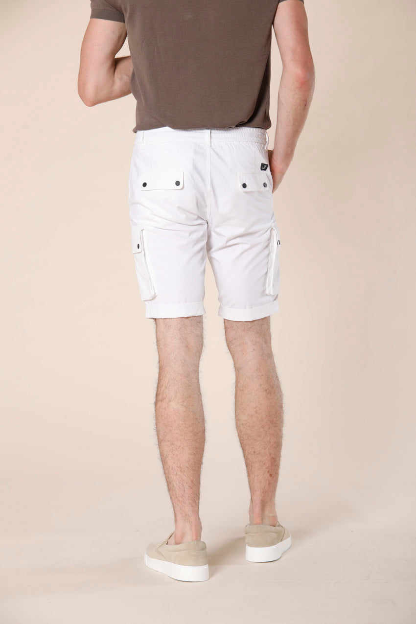 Immagine 4 di bermuda cargo uomo modello Chile Athleisure in cotone colore bianco di Mason's