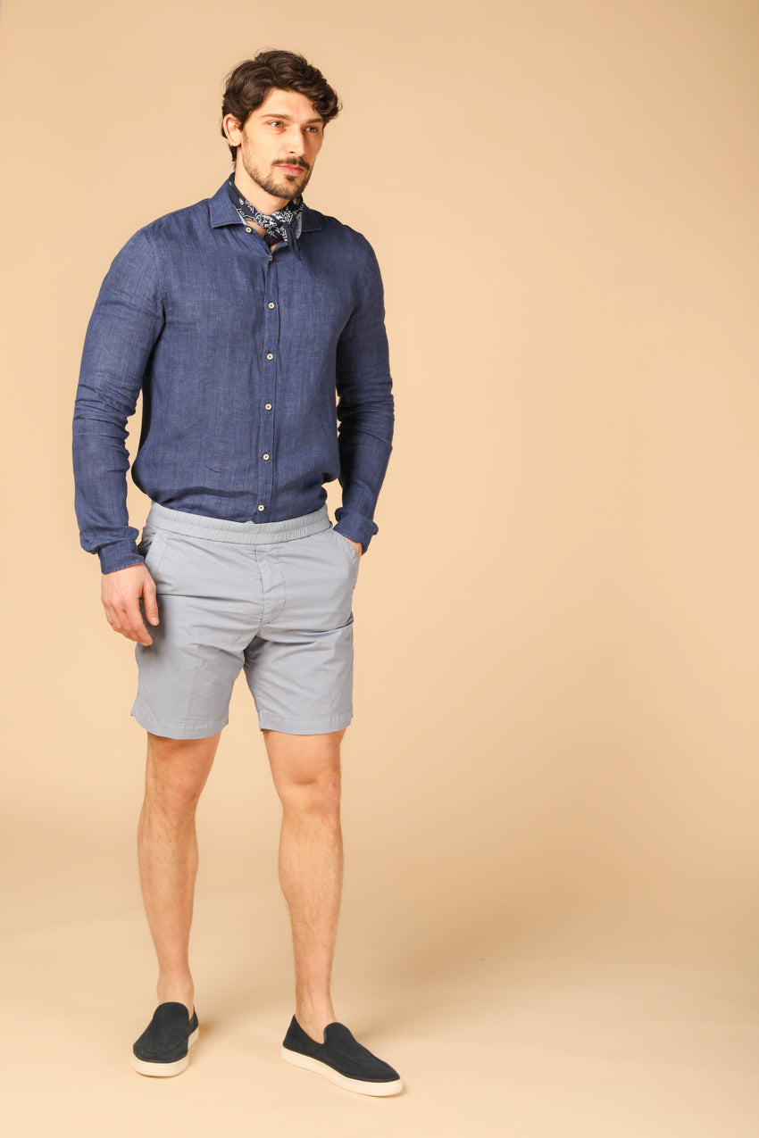 Image 2 de bermudas chino homme, modèle Capri Khinos Summer, couleur azur, coupe régulière de Mason's