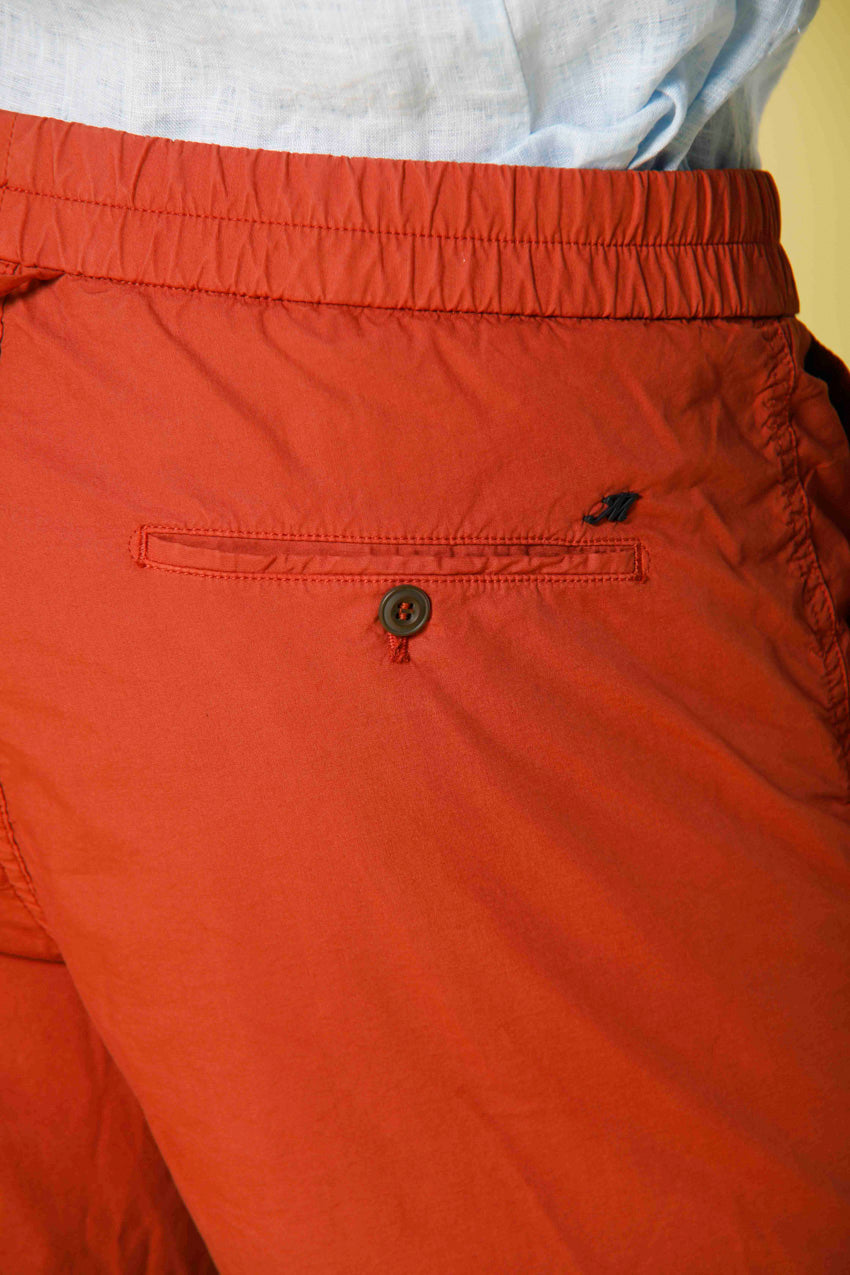 Immagine 2 di bermuda chino uomo modello Capri Khinos Summer in tela paracadute colore corallo di Mason's