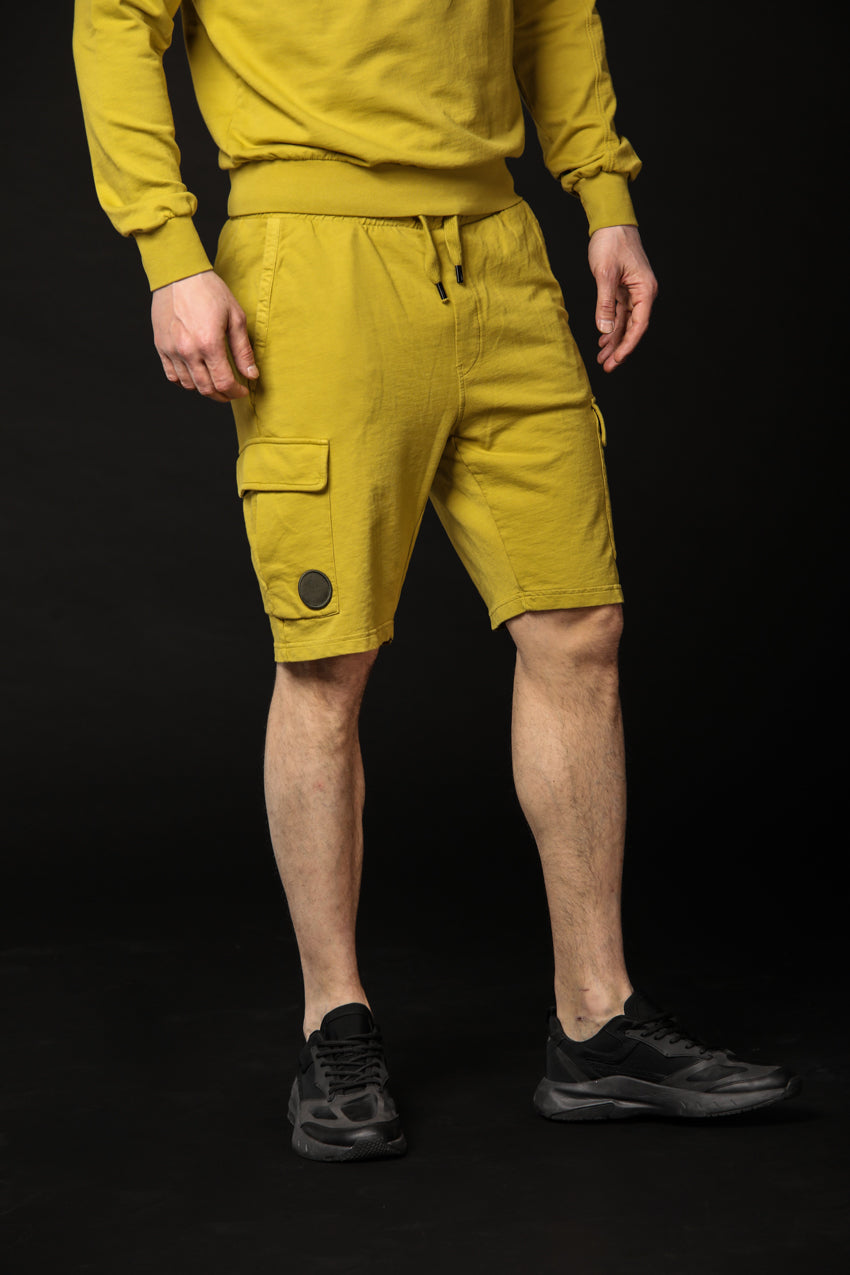 immagine 2 di bermuda cargo uomo modello Chile colore verde lime regular fit di Mason's