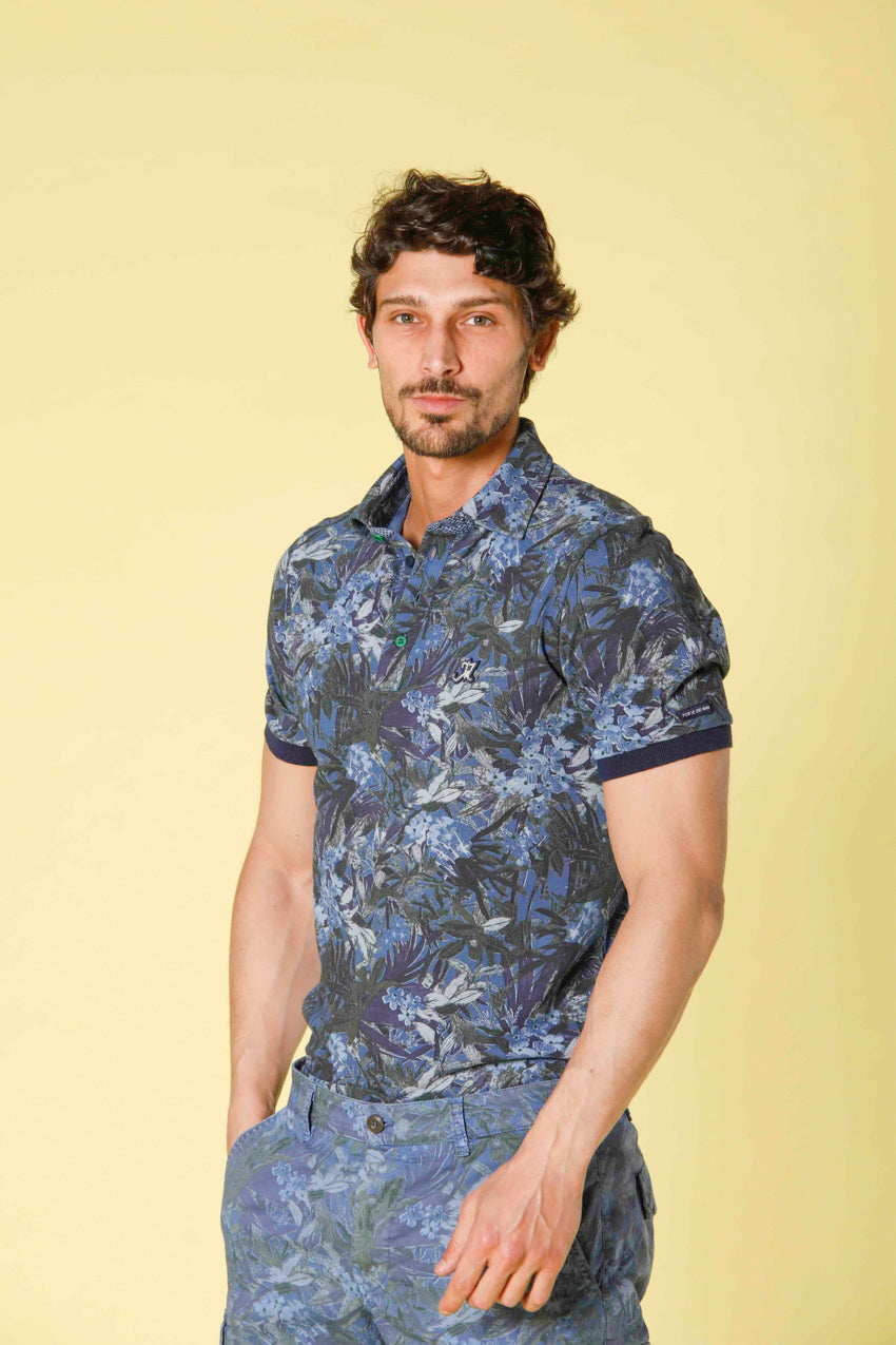 Immagine 3 di polo da uomo modello Print in piquet con pattern fiori verdi colore blue royal di Mason's