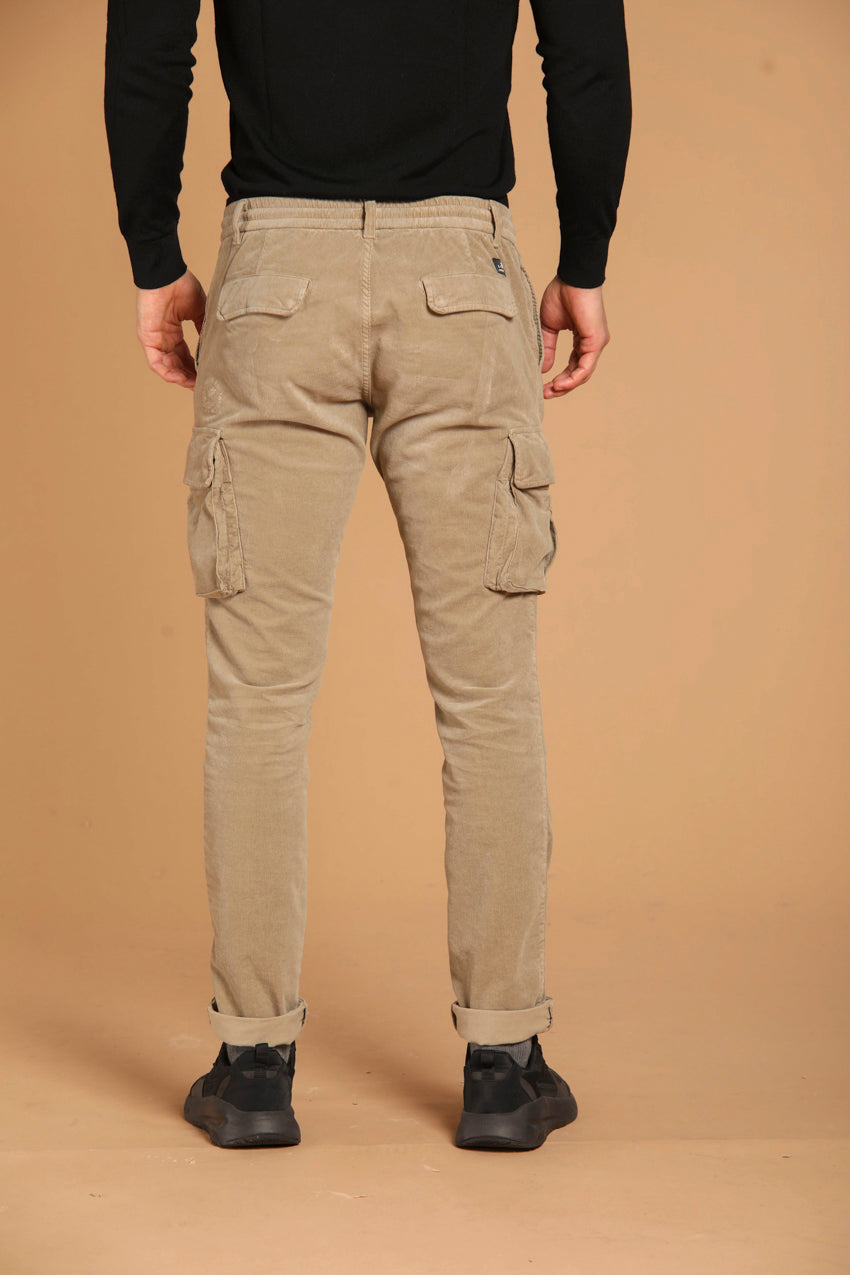 immagine 4 di pantalone cargo jogger modello Chile colore kaki fit extra slim di Mason's