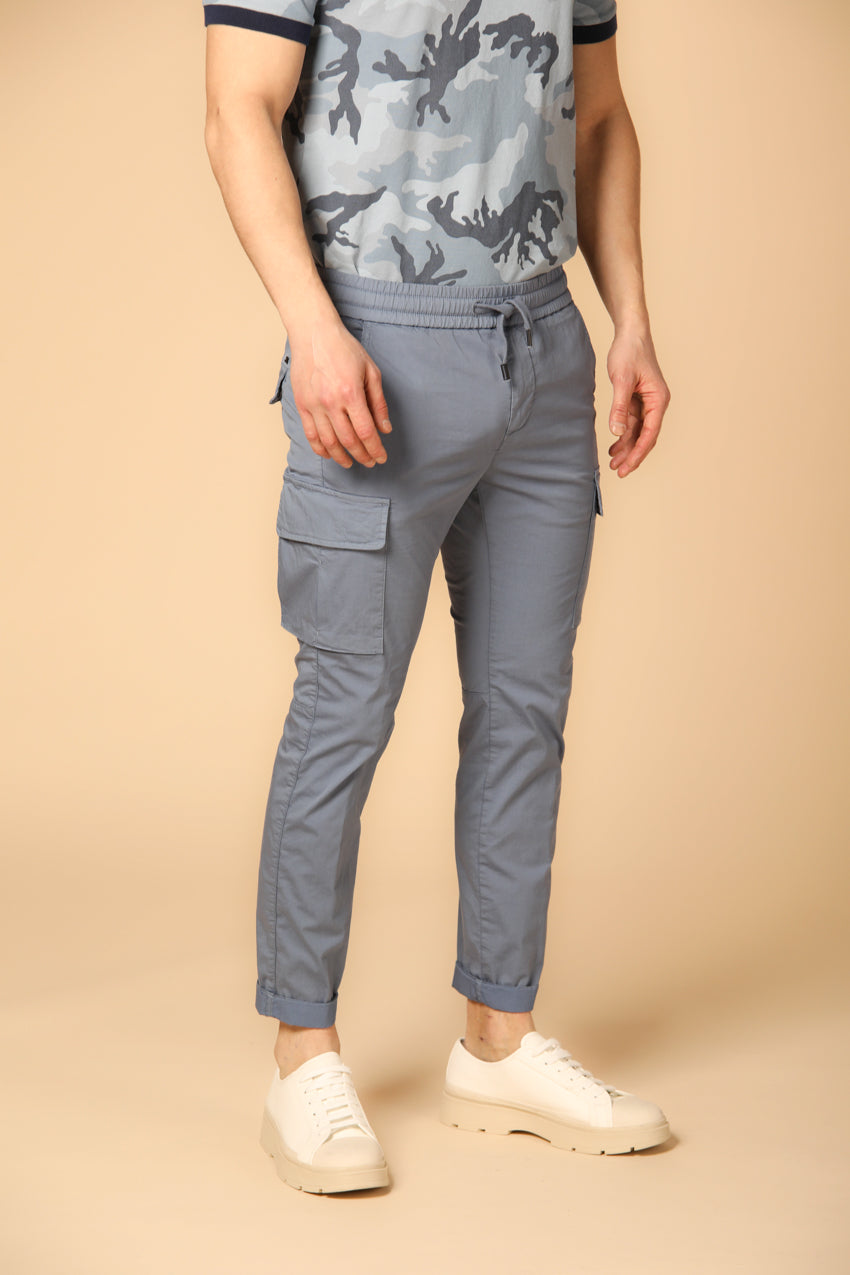 immagine 2 di pantalone cargo uomo modello Chile Sporty City in azzurro carrot fit di Mason's