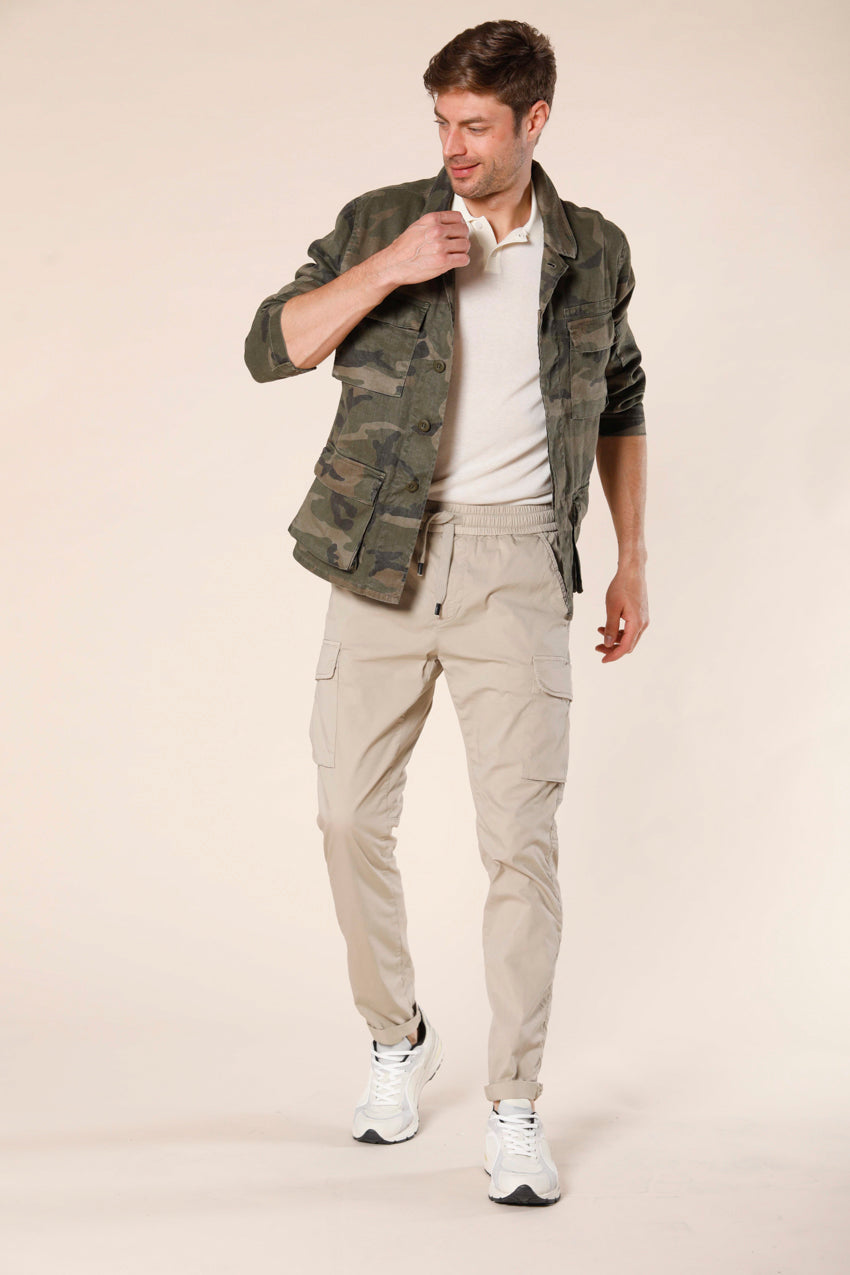 Immagine 2 di pantalone cargo uomo modello Chile sport city in cotone e nylon colore beige chiaro carrot fit di Mason's