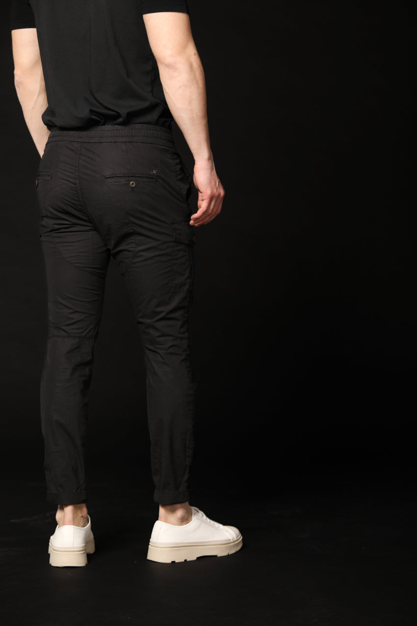 immagine 4 di pantalone cargo uomo modello George in nero fit carrot di Mason's