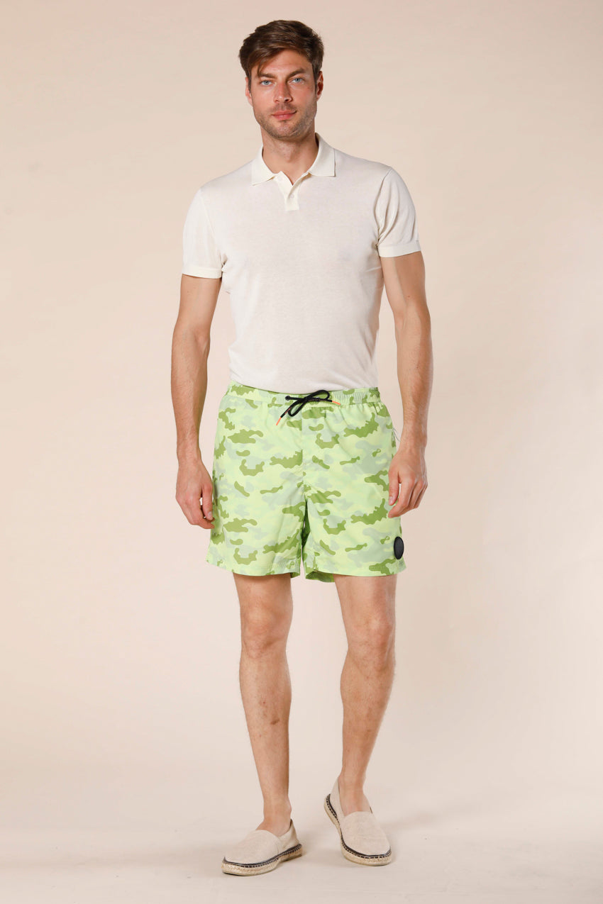 immagine 3 di costume da mare uomo in poliestere pattern camou fluo modello Versilia Beach colore giallo fluo di Mason's