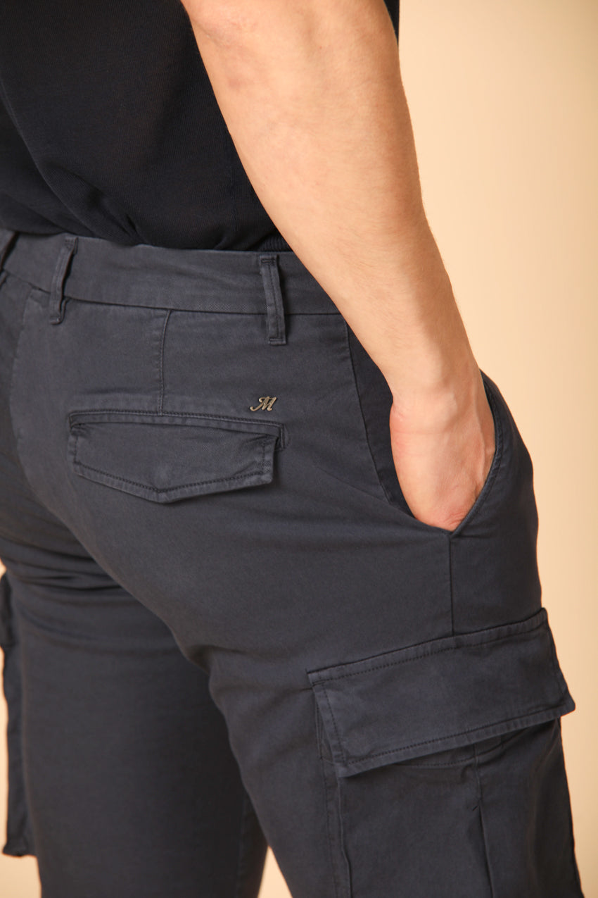 immagine 3 di pantalone cargo uomo modello Chile City in blu navy regular fit di Mason's