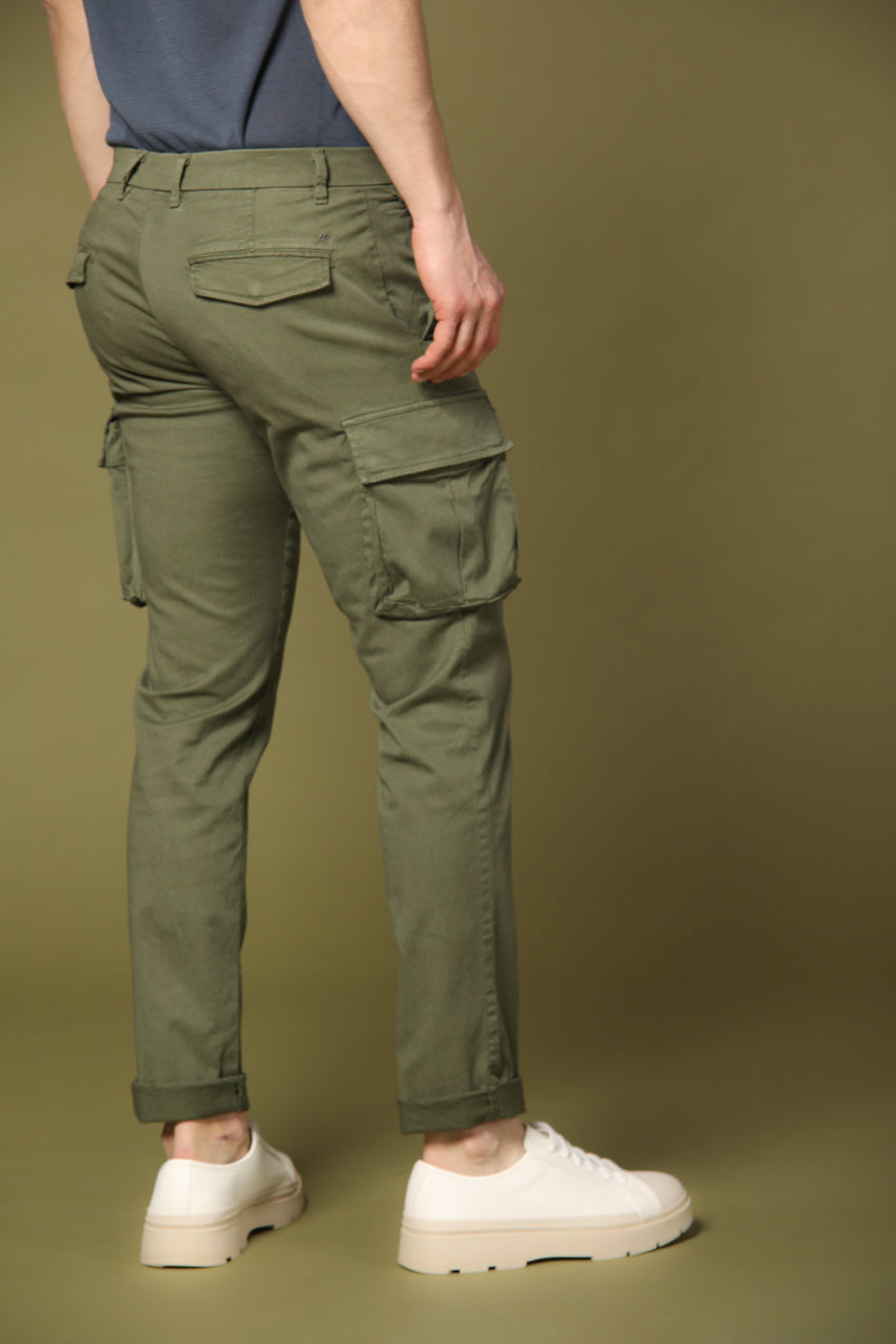 immagine 4 di pantalone cargo uomo modello Chile City in verde fit regular di Mason's