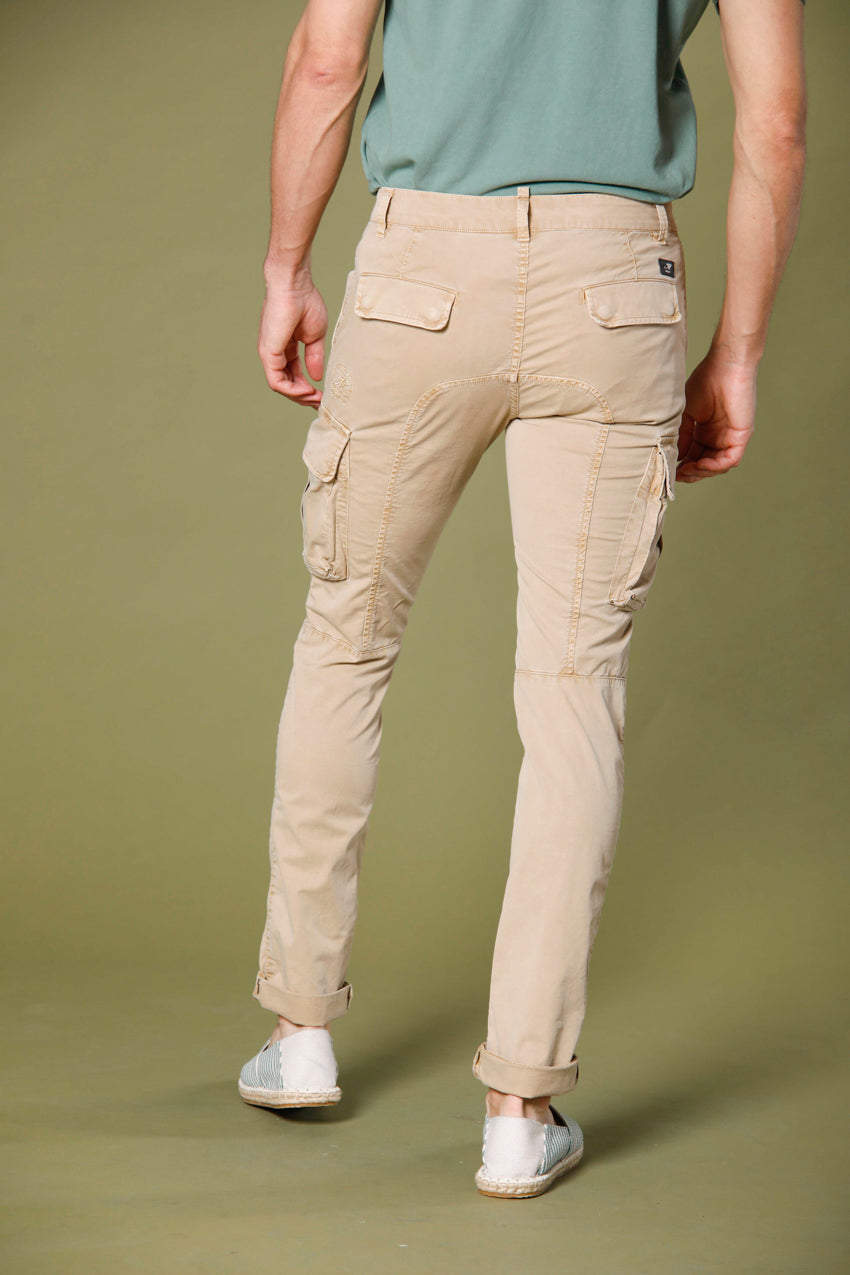 immagine 3 di pantalone cargo uomo in cotone stretch icon washing modello Chile colore kaki scuro extra slim di mason's