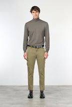 Chile men’s cargo pants in stretch gabardine, extra slim fit ①