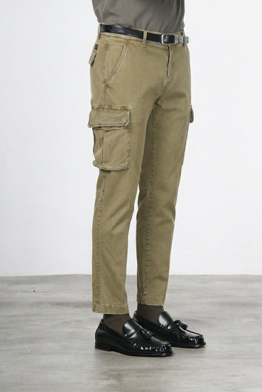 Chile men’s cargo pants in stretch gabardine, extra slim fit ①