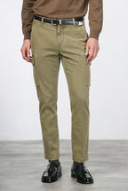 Chile men’s cargo pants in stretch gabardine, extra slim fit ①