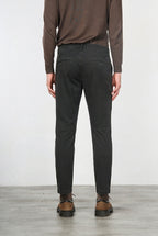 George Coolpocket men’s cargo pants in gabardine with carrot fit ①
