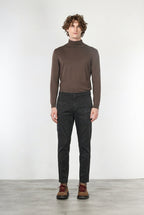 George Coolpocket men’s cargo pants in gabardine with carrot fit ①
