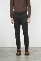 George Coolpocket men’s cargo pants in gabardine with carrot fit ①
