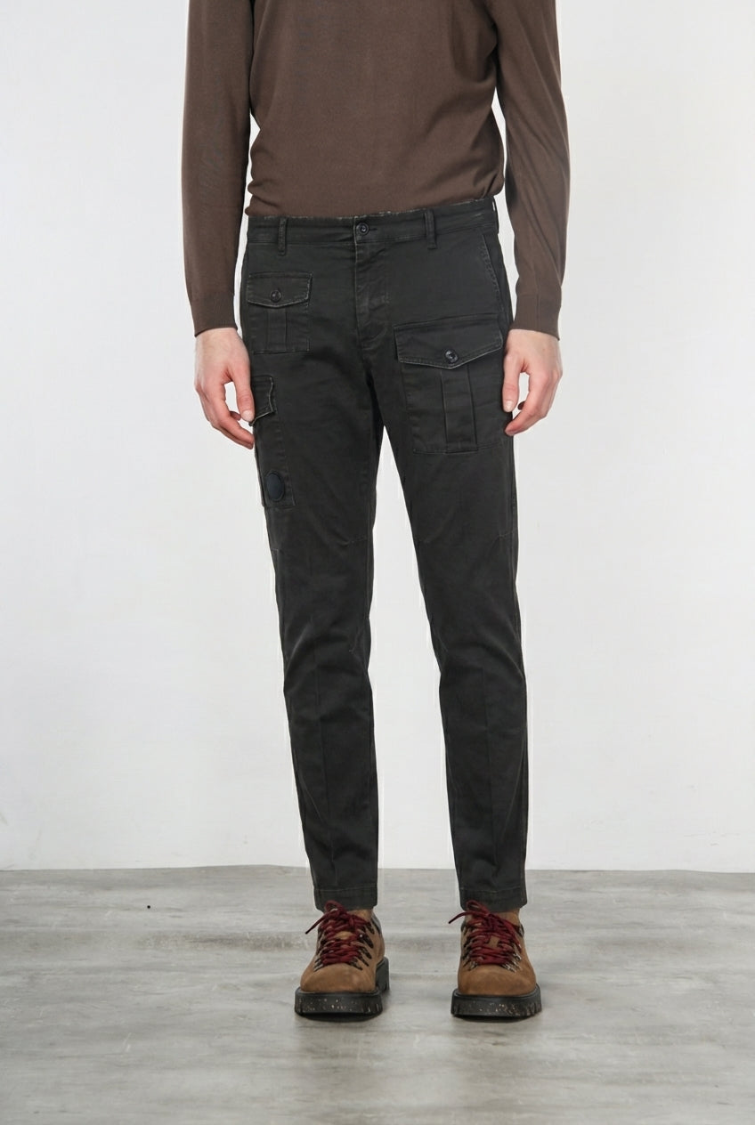 George Coolpocket pantalón cargo de hombre en gabardina carrot fit ①
