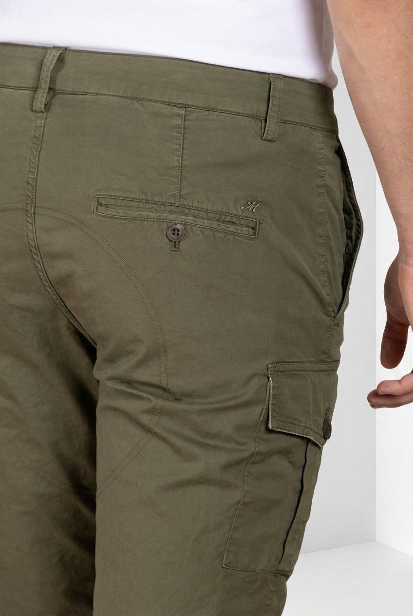 George Coolpocket Pantalone Cargo Mann aus leichtem Stretch-Twill Logo Edition carrot fit ①