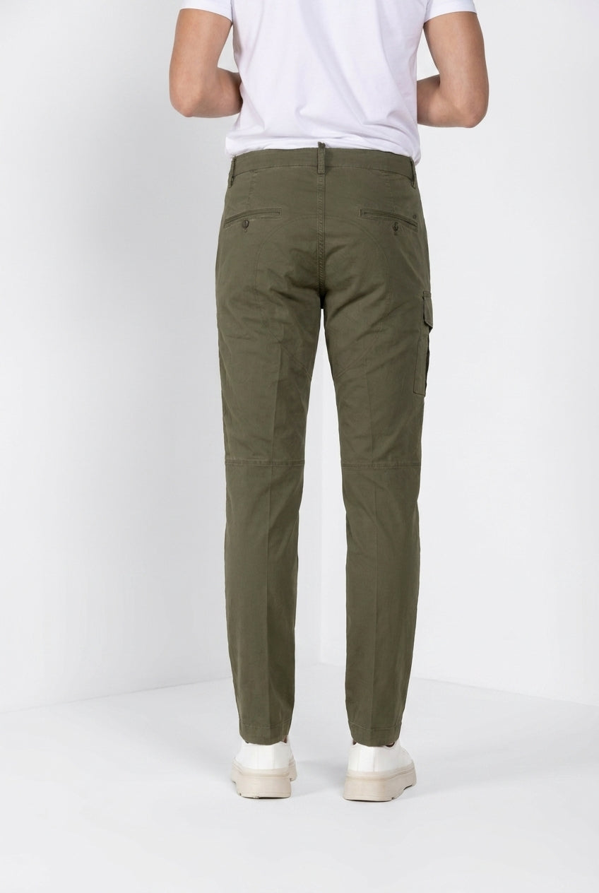George Coolpocket Pantalone Cargo Mann aus leichtem Stretch-Twill Logo Edition carrot fit ①