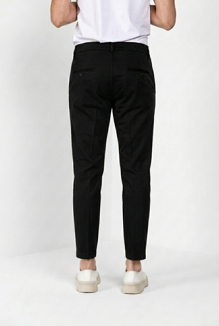 John Coolkhinos pantalon chino homme en satin stretch Logo Edition carrot fit ①