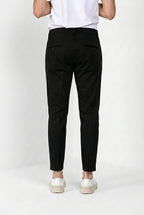 John Coolkhinos pantalon chino homme en satin stretch Logo Edition carrot fit ①