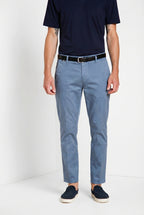 John Coolkhinos pantalón chino hombre de satén stretch Logo Edition carrot fit ①