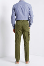 Cargo pantalón cargo hombre en sarga ligera elástica relaxed fit
