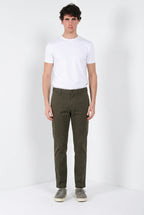 Madison M74 pantalón chino hombre en twill ligero stretch carrot fit