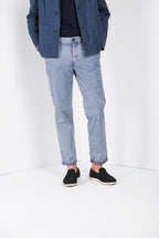 Madison M74 pantalón chino hombre en twill ligero stretch carrot fit