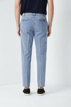 Madison M74 pantalón chino hombre en twill ligero stretch carrot fit
