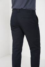 Madison M74 pantalón chino hombre en twill ligero stretch carrot fit