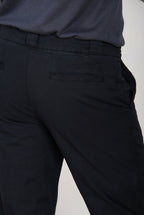 Madison M74 pantalón chino hombre en twill ligero stretch carrot fit