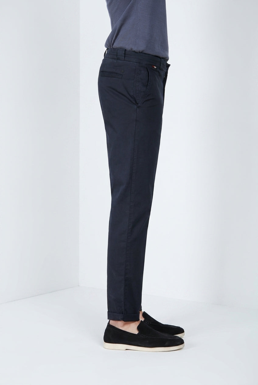 Madison M74 pantalón chino hombre en twill ligero stretch carrot fit