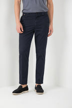 Madison M74 pantalón chino hombre en twill ligero stretch carrot fit