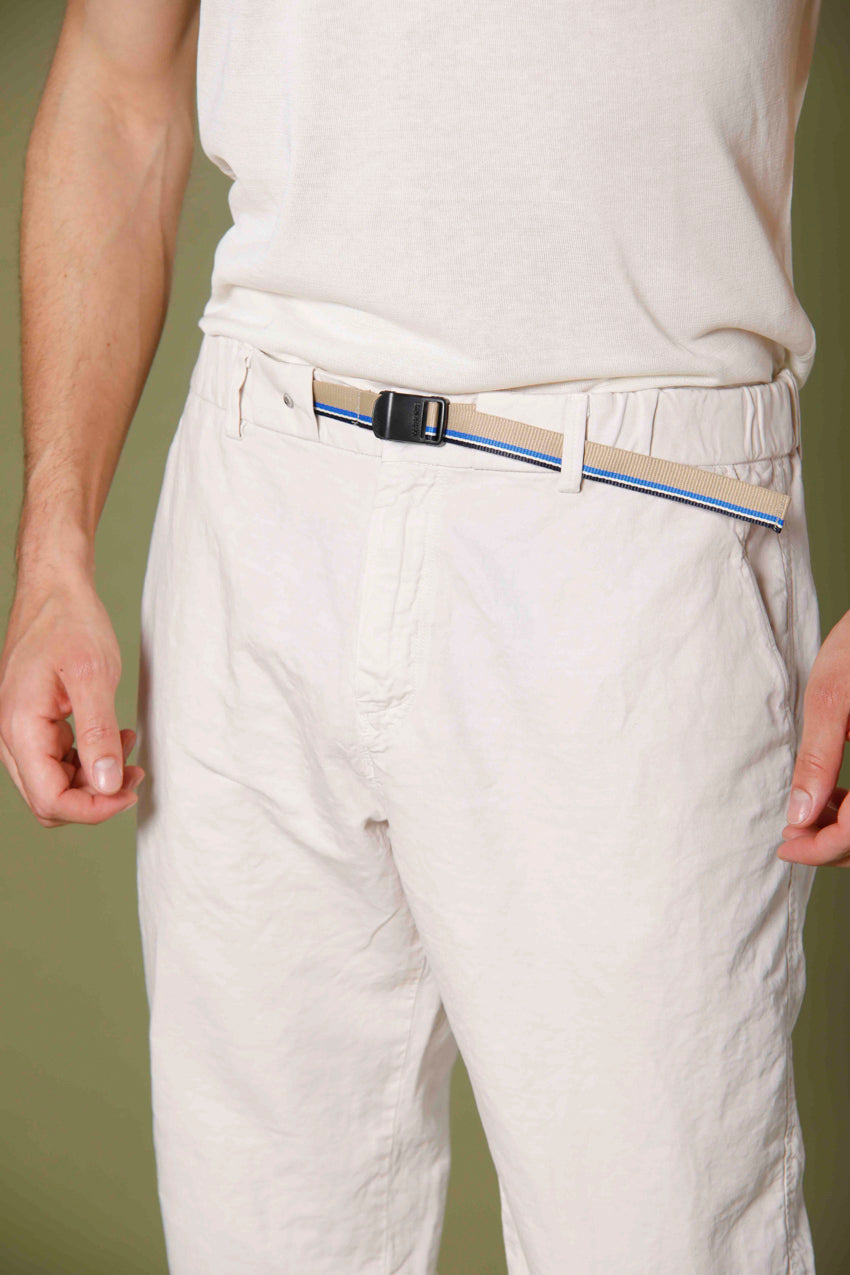 immagine 4 di pantalone chino uomo in cotone canapa modello Eisenhower buckle brocken colore stucco di Mason's