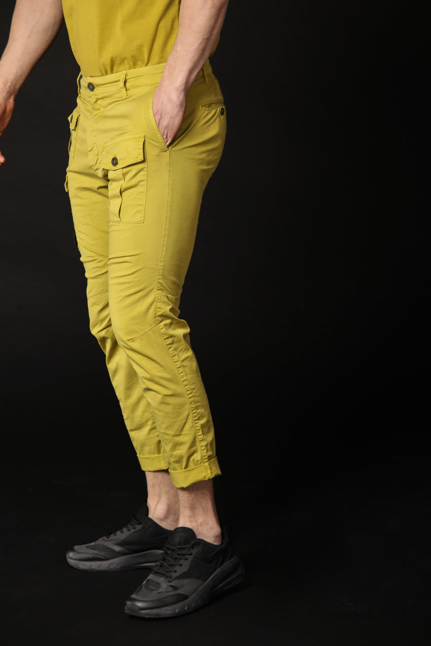 immagine 2 di pantalone cargo uomo modello George Coolpocket in verde lime fit carrot di Mason's